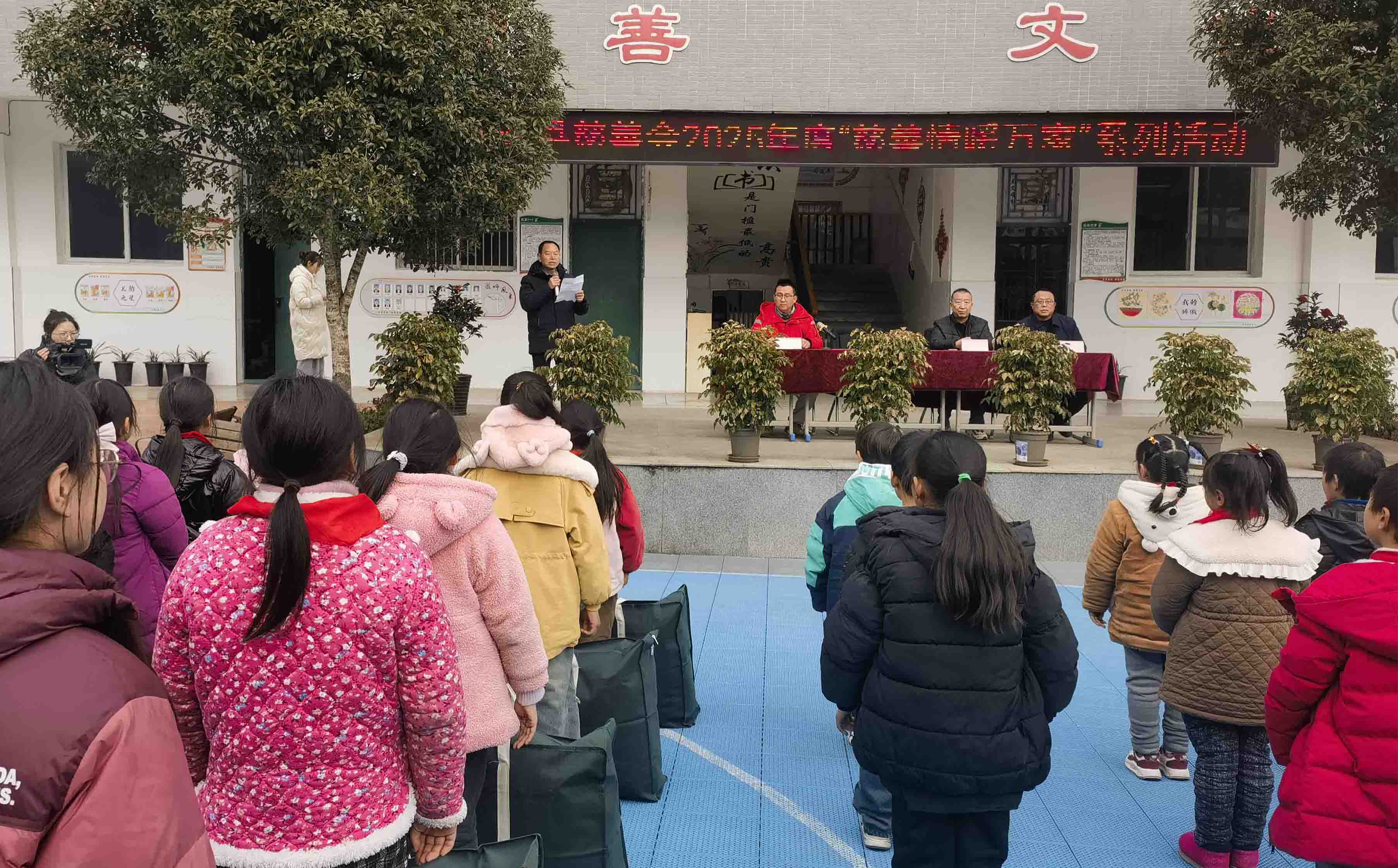 云陽(yáng)縣慈善會(huì)啟動(dòng)2025年“慈善情暖萬(wàn)家”系列慰問(wèn)活動(dòng)
