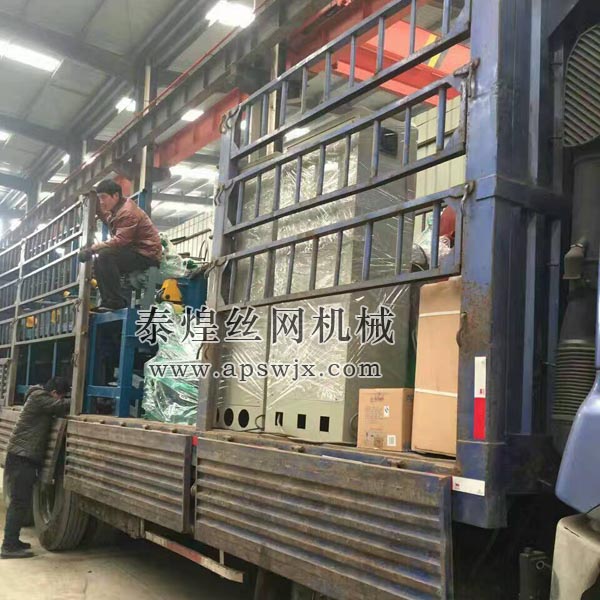 2017年第一臺(tái)連罐拉絲機(jī)發(fā)貨中